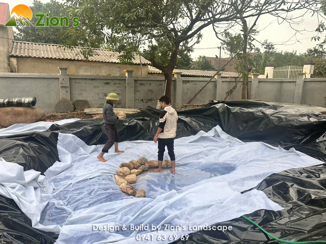 Thi công hồ cá koi bằng phương pháp trải bạt HDPE